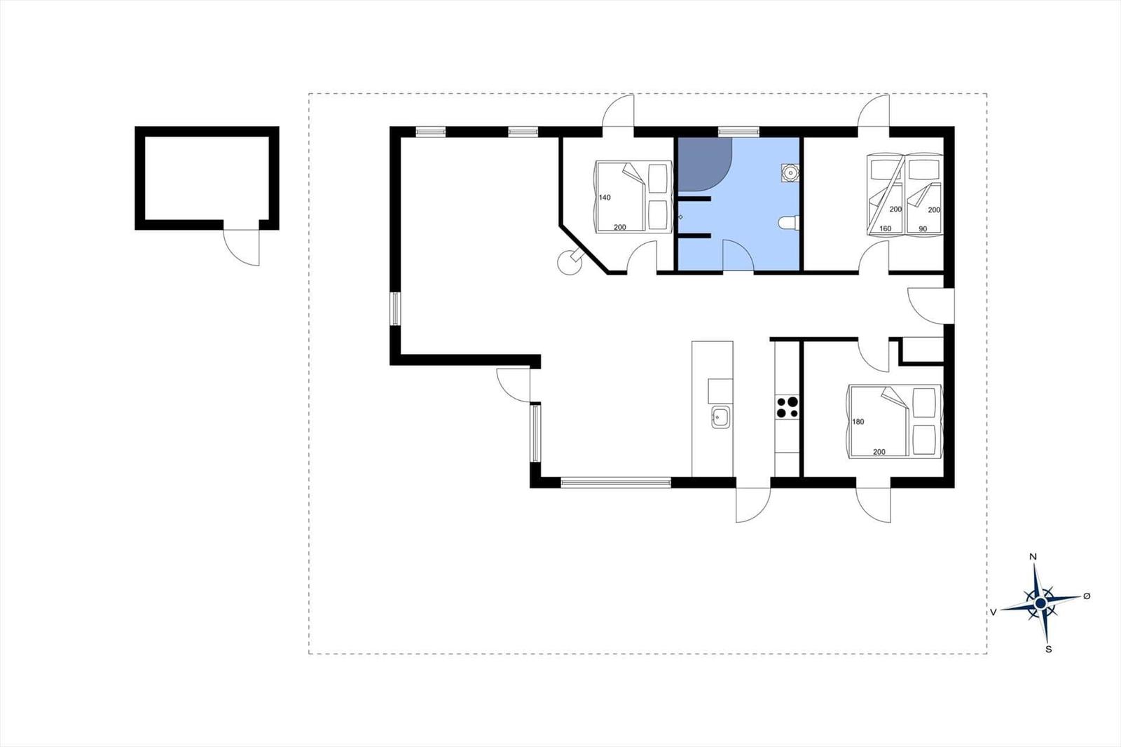 Dies ist eine Grundrisszeichnung einer Wohnung mit drei Schlafzimmern, Küche und Bad.