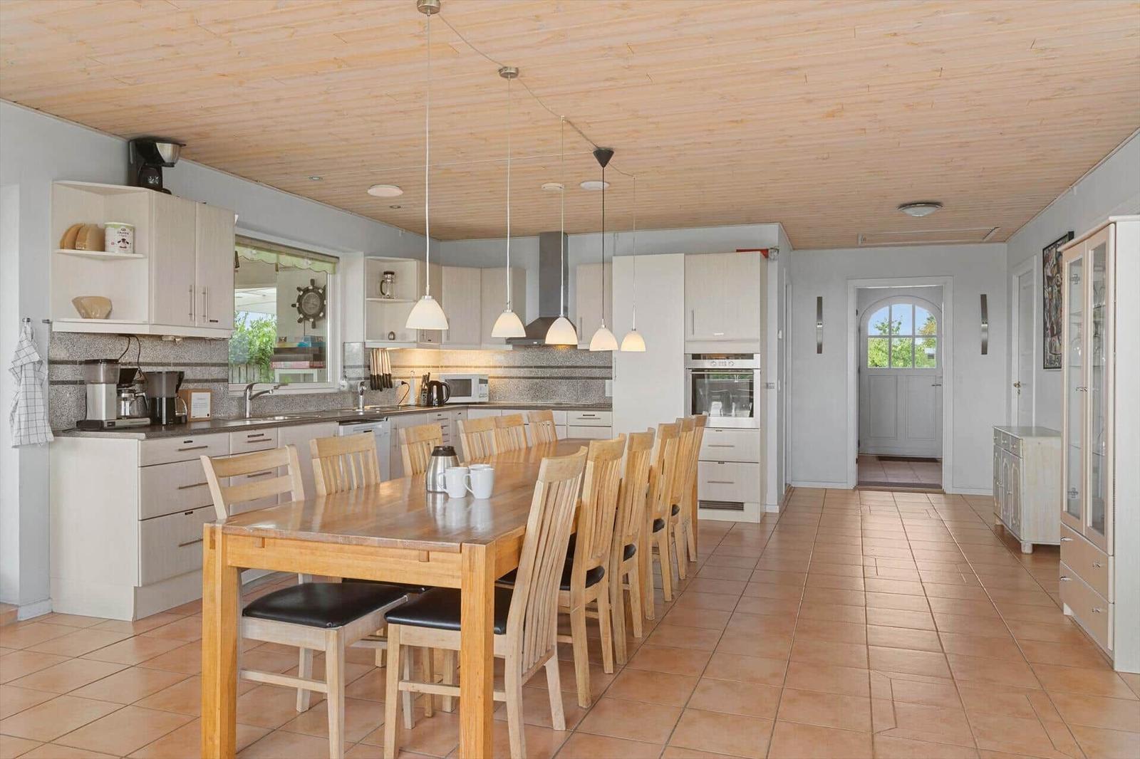 Kitchen/family room