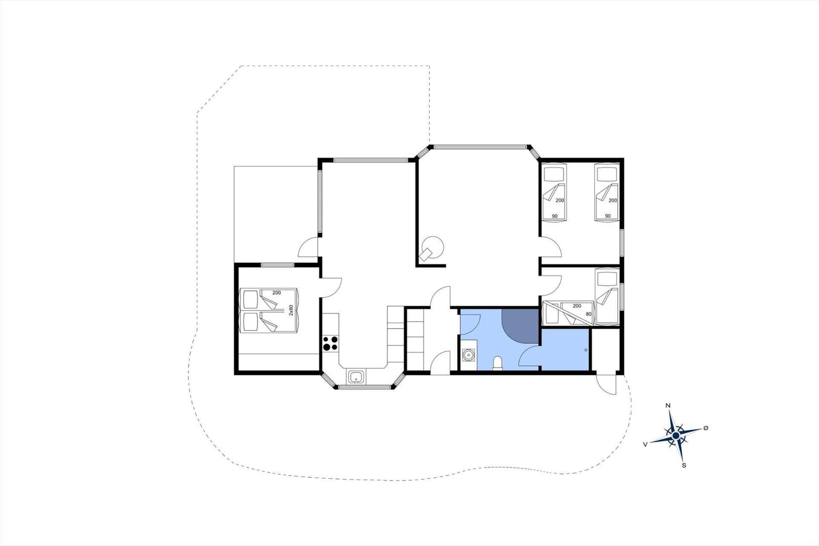 Dies ist eine Grundrisszeichnung einer Wohnung mit Küche, Wohnzimmer, drei Schlafzimmern und Bad.