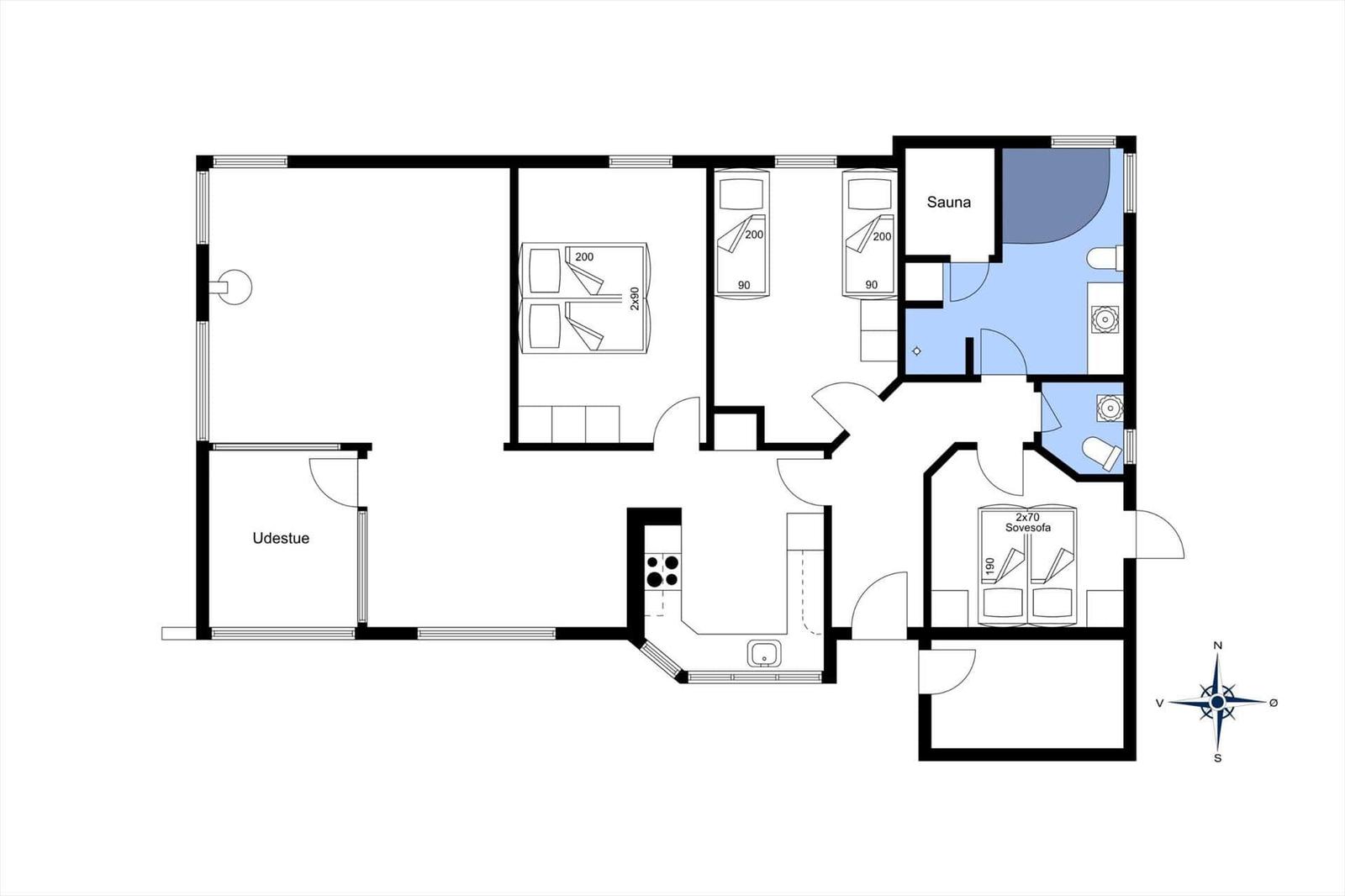 Bild zeigt Grundriss mit Wohnbereich, Küche, drei Schlafzimmern und Sauna.
