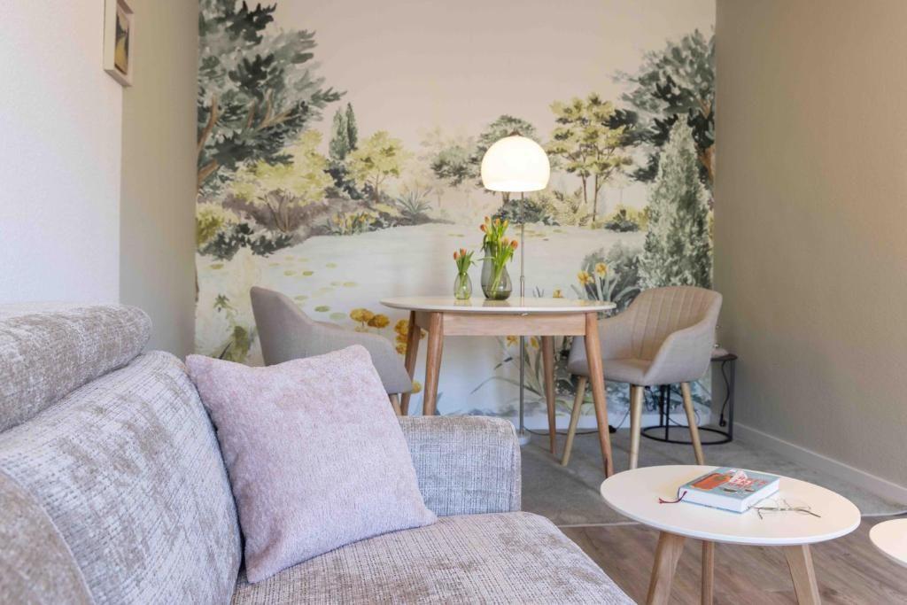Sofa mit Blick in den Essbereich