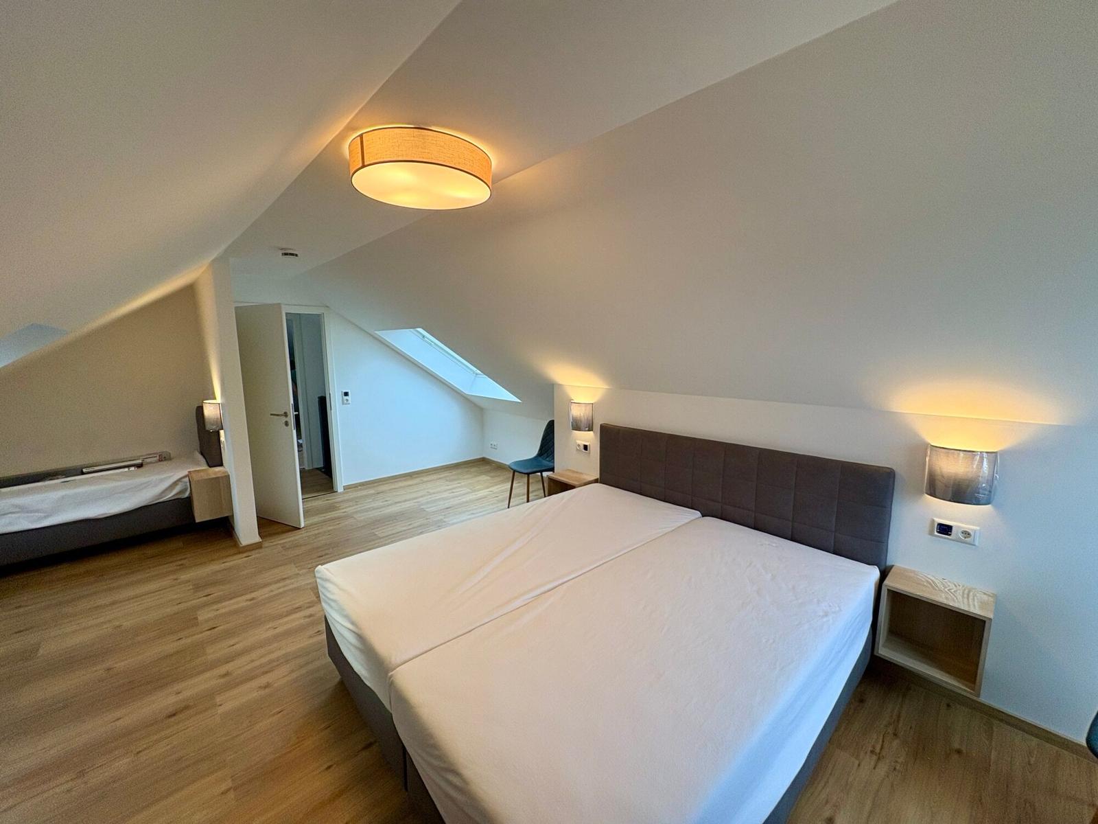 Schlafzimmer 6