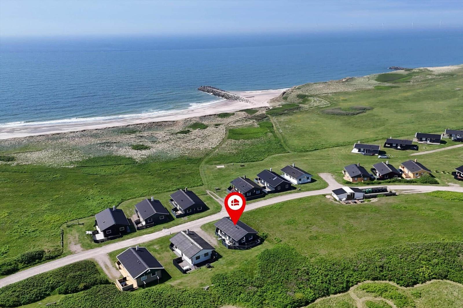 Haus mit Blick aufs Meer und grüne Landschaft