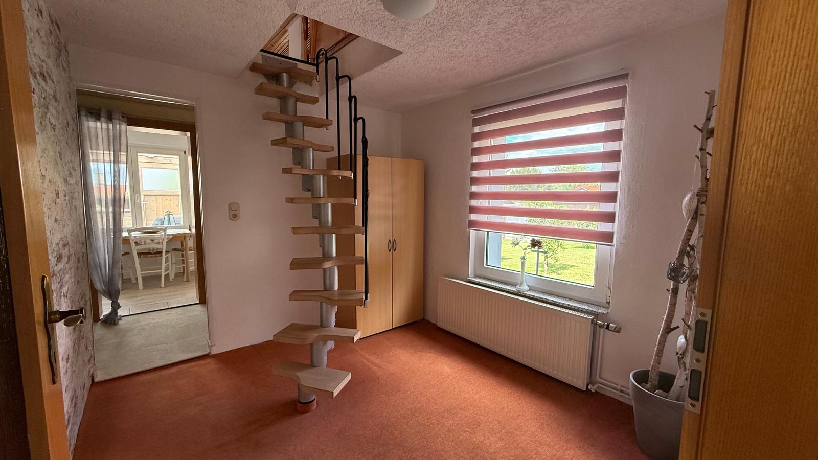 Raumspartreppe in die obere Etage