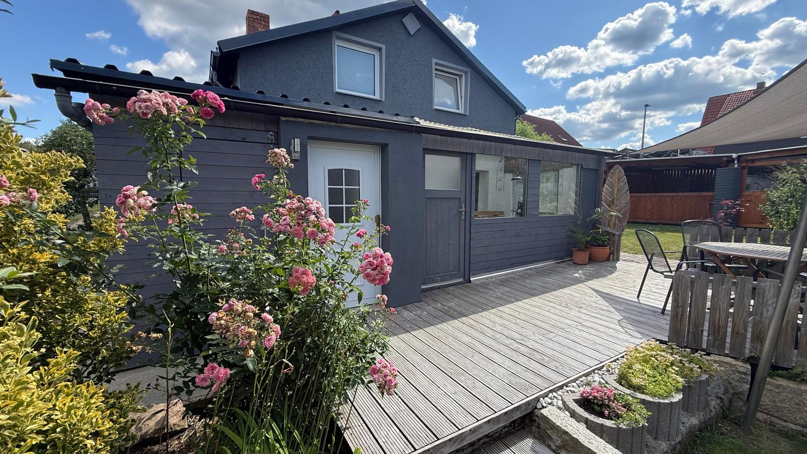 Eingangsbereich zum Ferienhaus mit Eingang zur Veranda