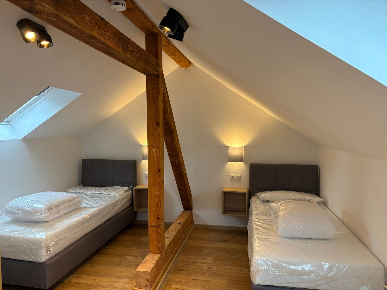 Schlafzimmer 8