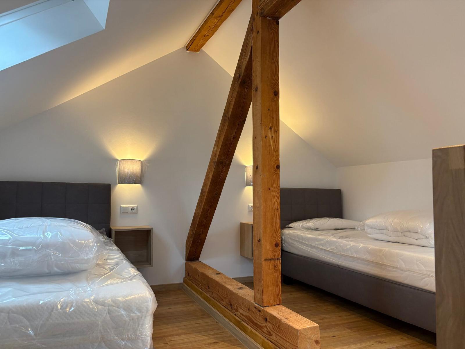 Schlafzimmer 8