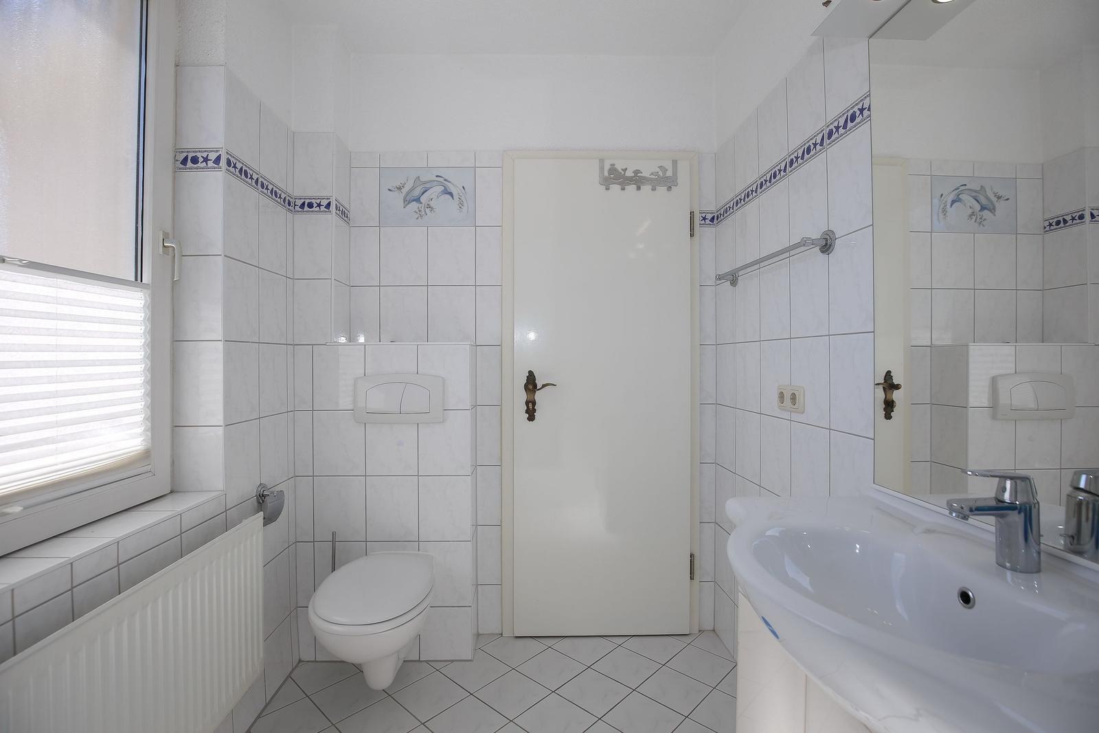 Bad mit Waschtisch und WC