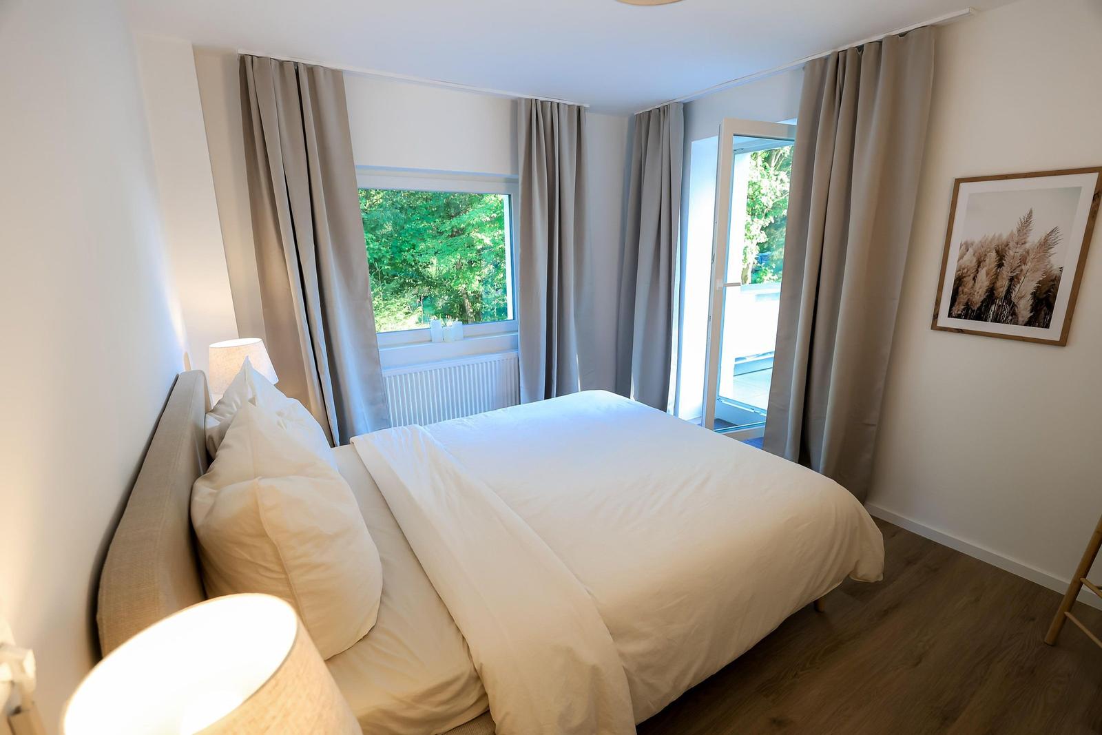 Schlafzimmer 2 - mit Verdunklungsvorhängen & Terrassenzugang