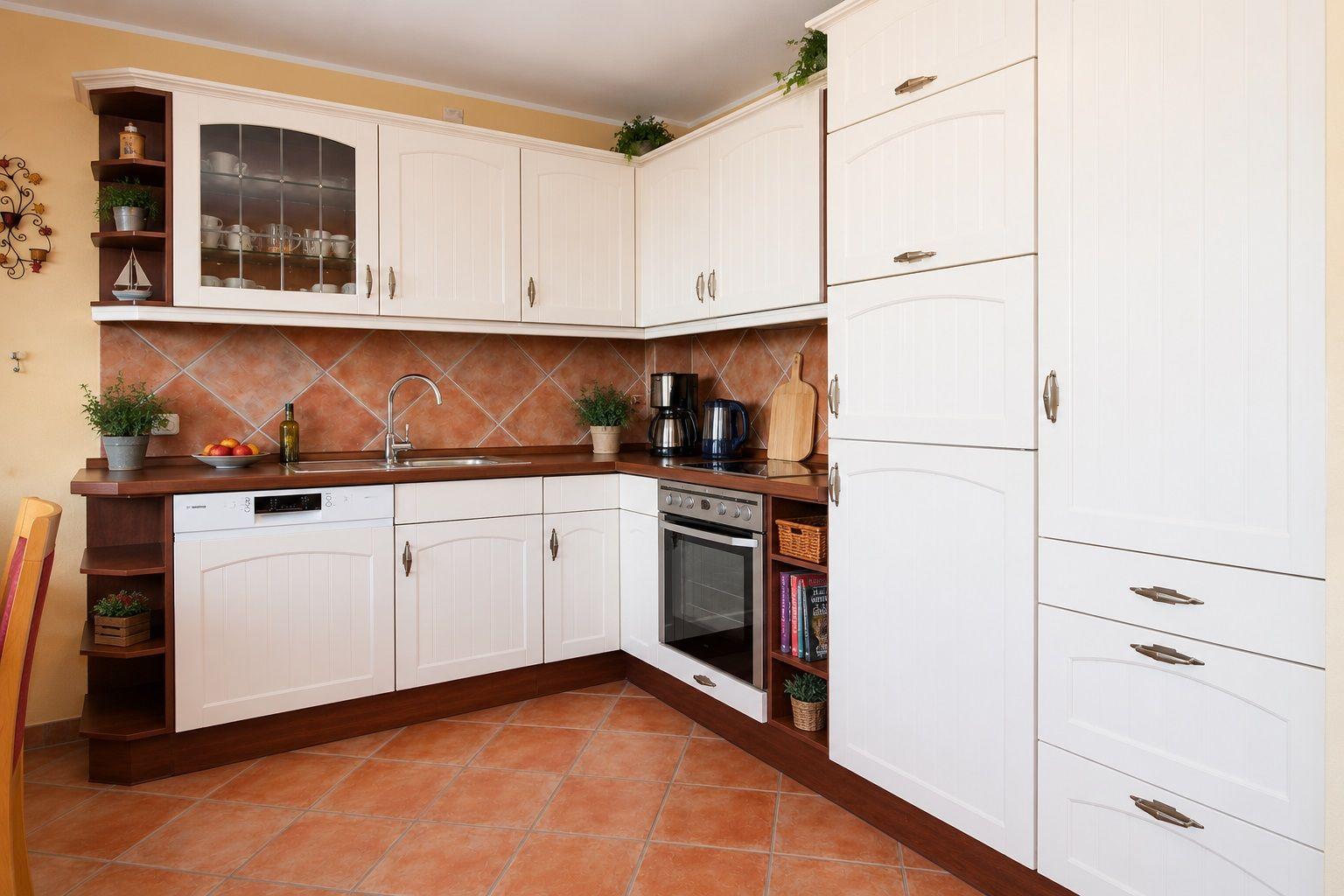 Küche mit weißen Schränken, braunem Arbeitsplatz und Backofen.
