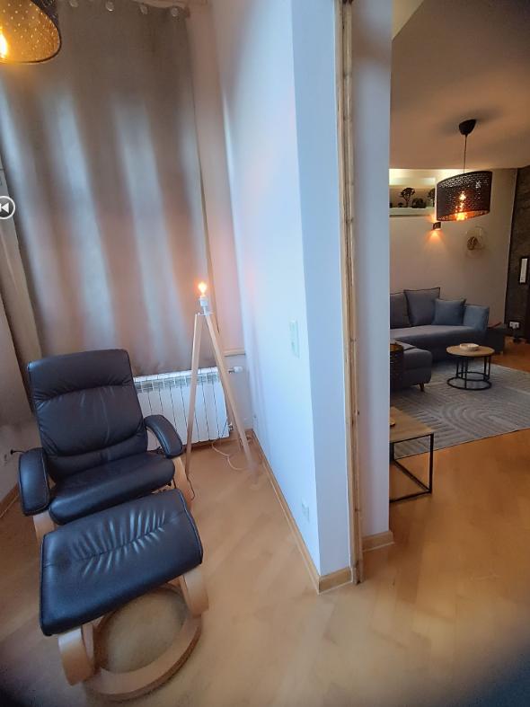 In einem separierten Erker erwartet Sie ein Massage-Sessel.