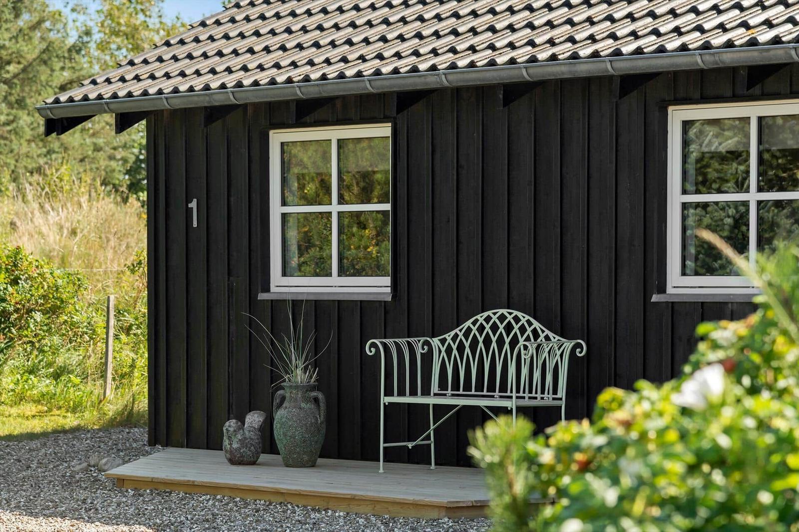 Haus in ländlicher Umgebung mit Blick auf das Meer