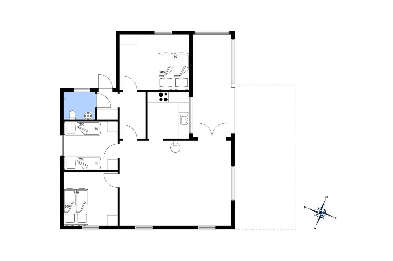 Terrace with table, chairs, and open access to the apartment.
