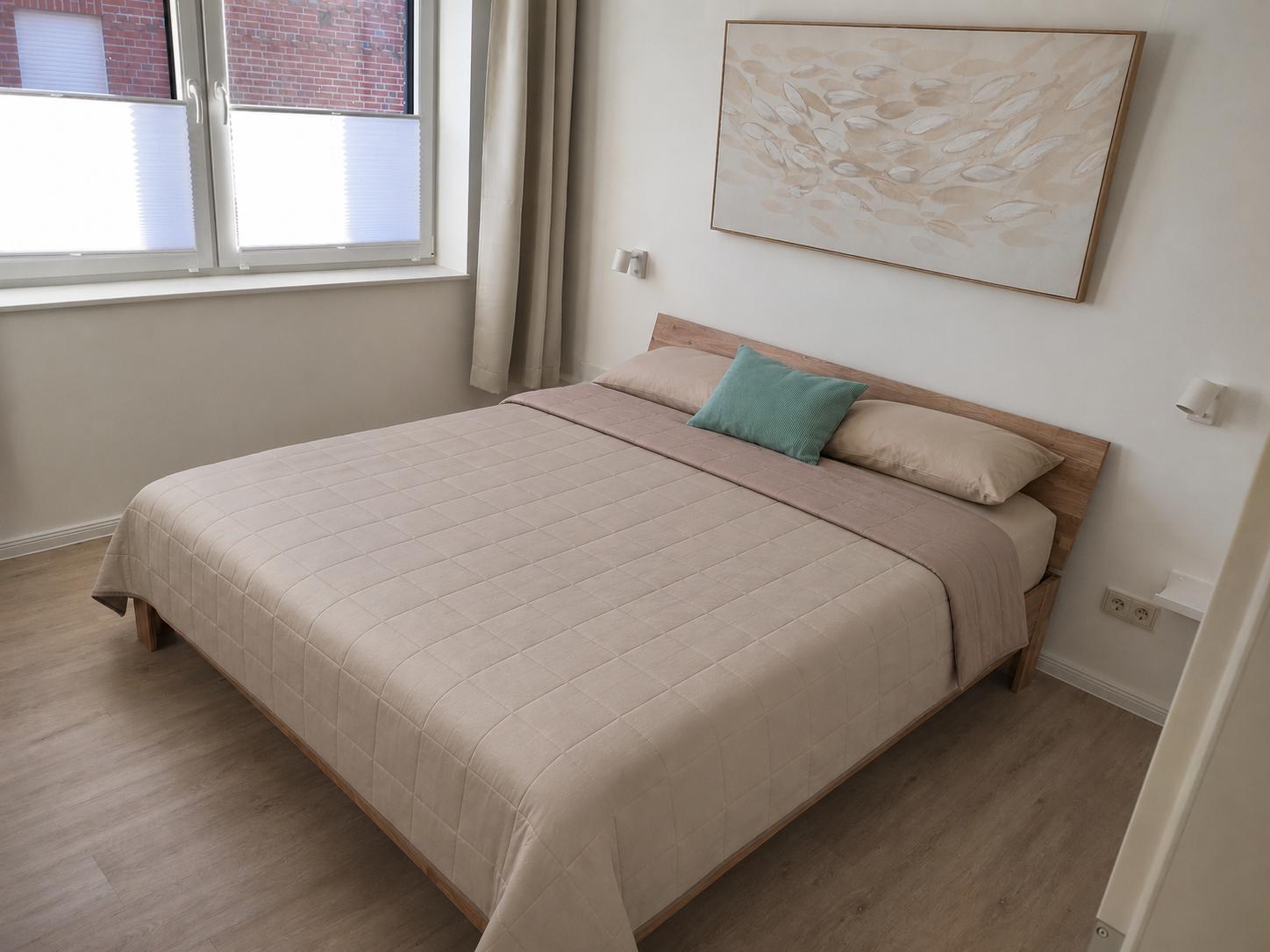 Schlafzimmer: Doppelbett (2 Matratzen 90 x 200)