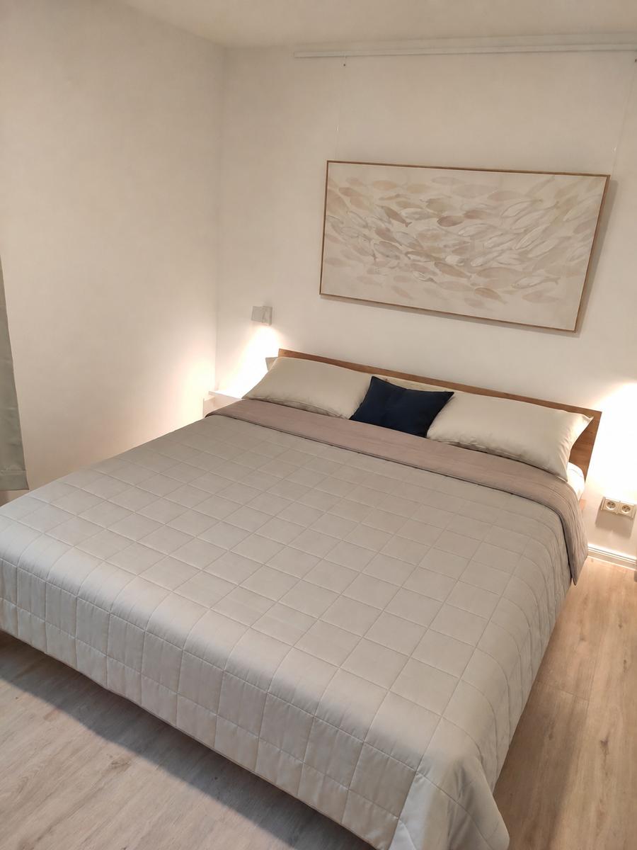 Schlafzimmer: Doppelbett (2 Matratzen 90 x 200)