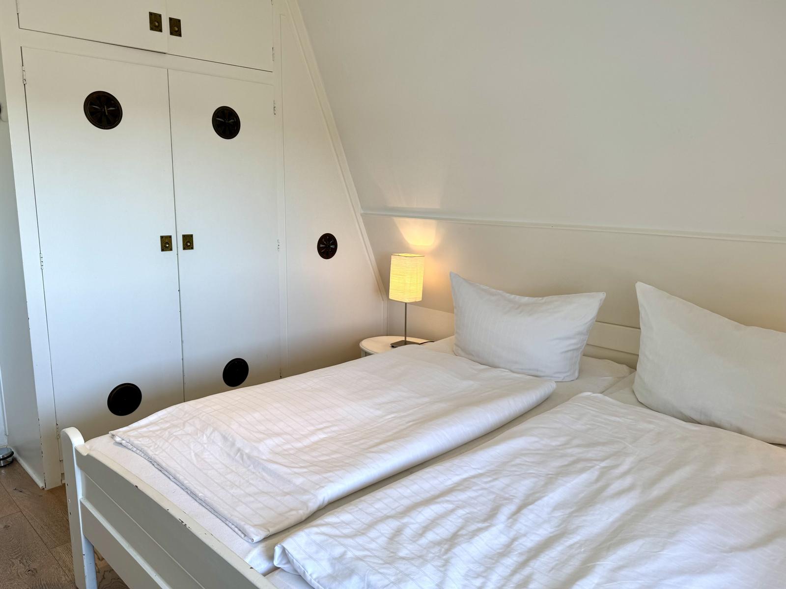 Doppelschlafzimmer (180x200 cm) im 1.OG