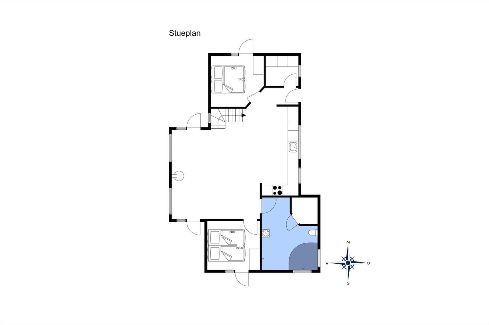 1. Stock mit Schlafzimmer, Bad und Treppe zur zweiten Etage.