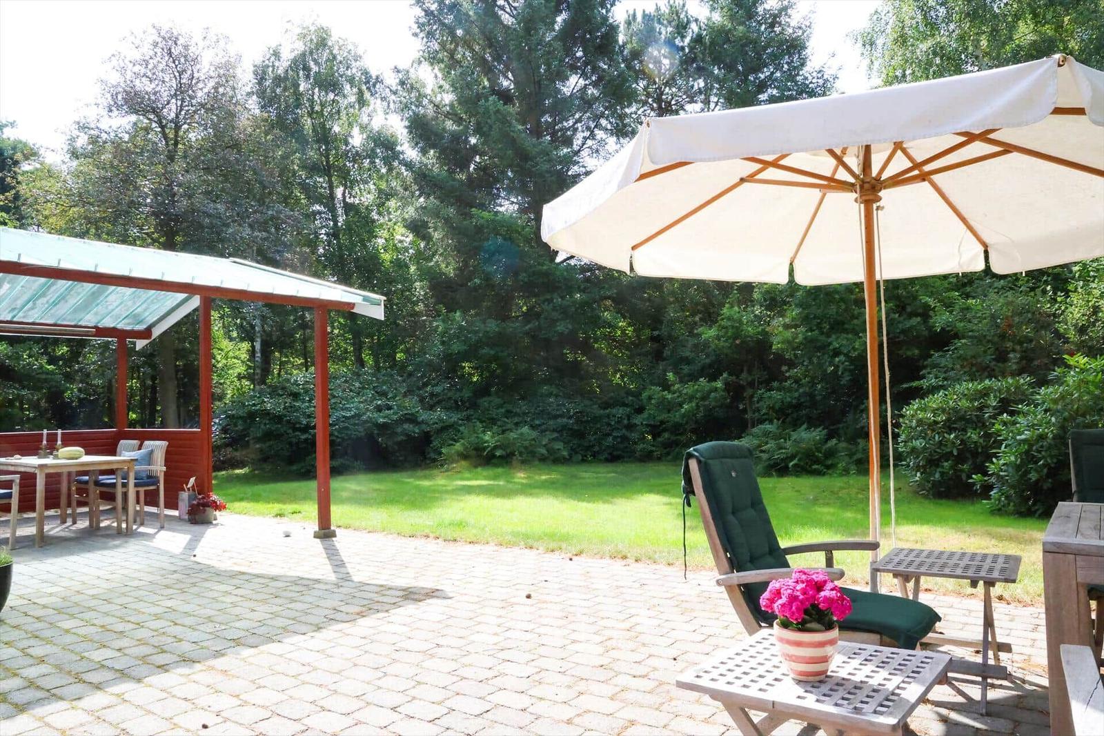 Wohnung mit drei Schlafzimmern, Küche, Bad und Terrasse.