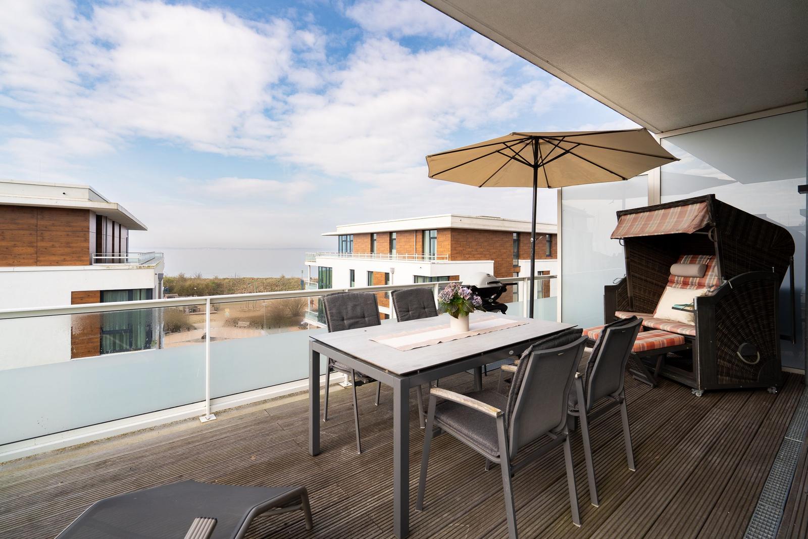 Holiday apartment in modern complex with view of fields and sea.