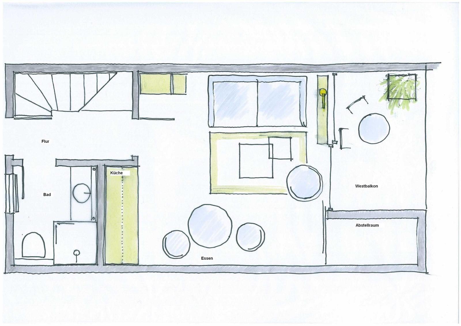 Zweistöckiges Haus mit Balkonen und begrüntem Grundstück.