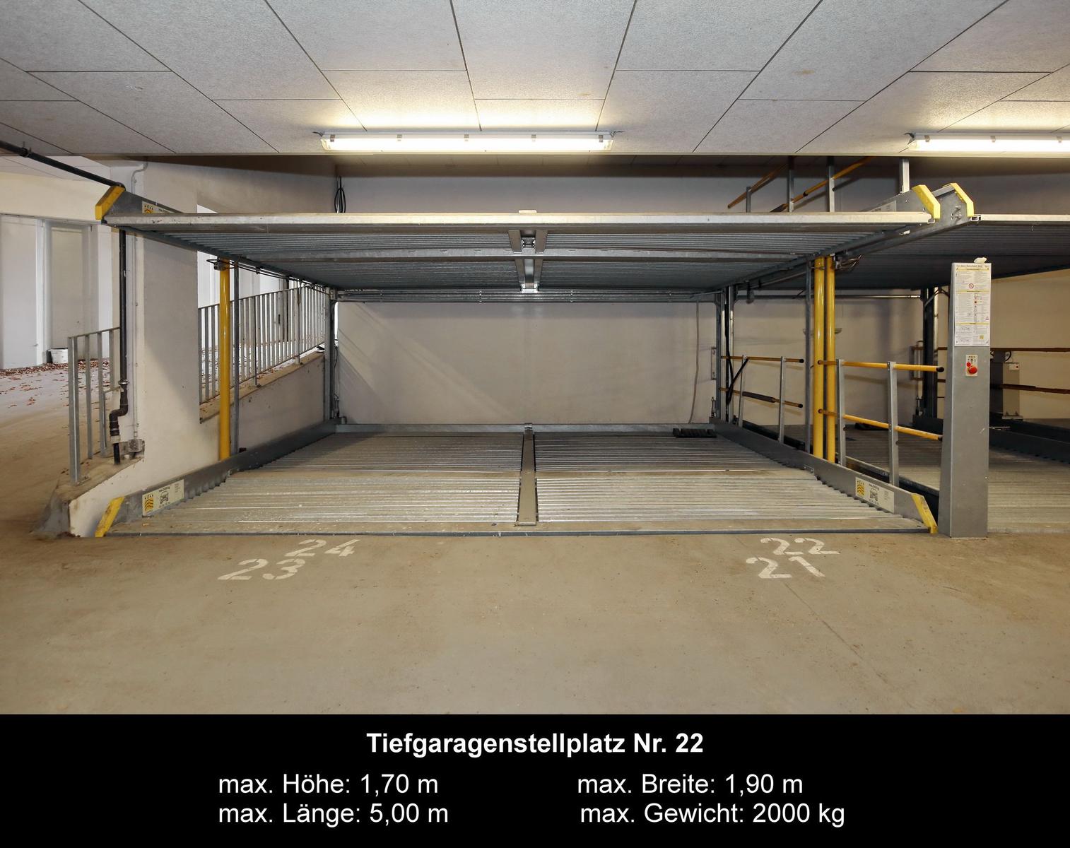 Dieses Apartment hat zwei Schlafzimmer, eine Sauna, Duschbad, Essbereich und Wohnbereich mit Balkon.