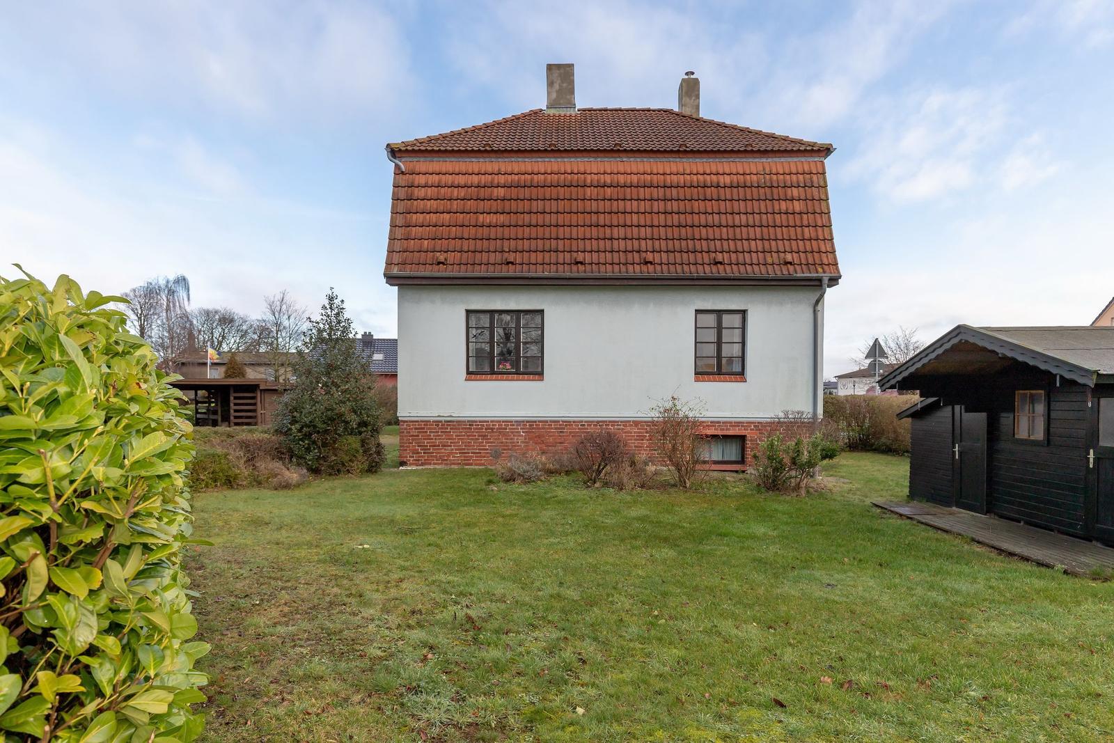 Wohnzimmer, Esszimmer, Küche, Bad und Flur mit Treppenhaus