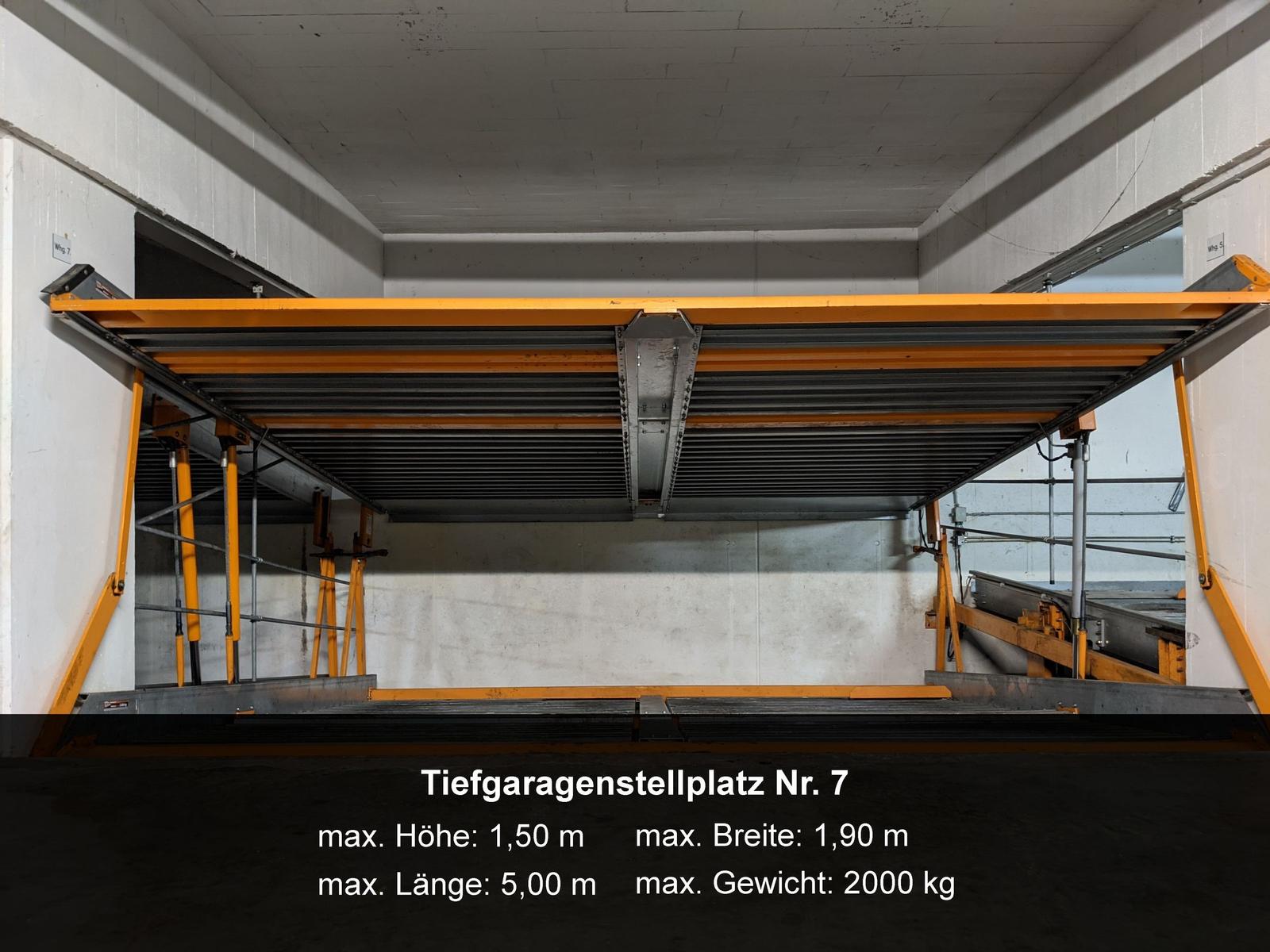 Wohnung mit Schlafzimmer, Wohnbereich, Küche, Dusche und Terrasse.