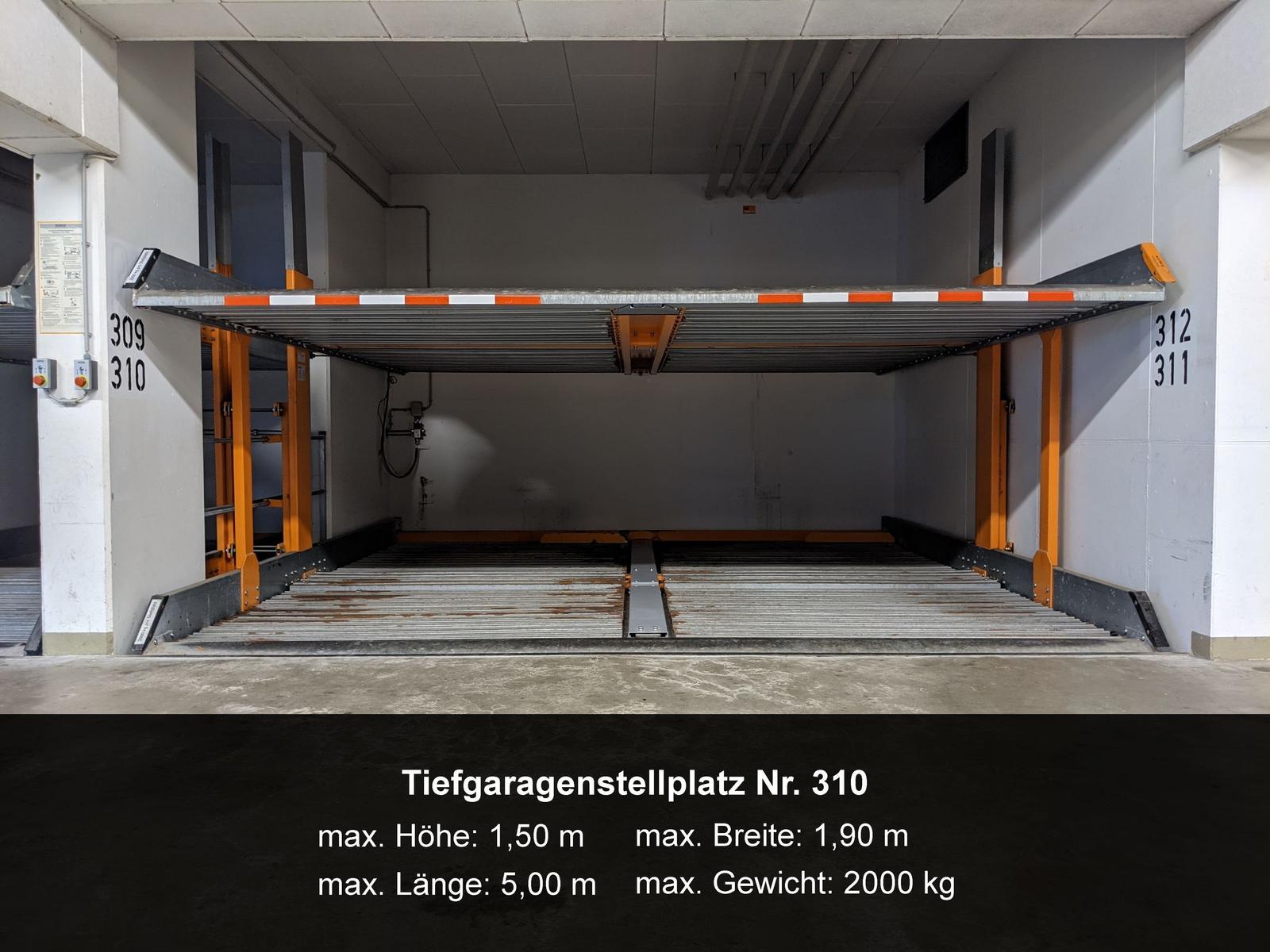 Zwei Schlafzimmer, Wohnbereich, Küche und drei Balkone mit Sitzgelegenheiten.