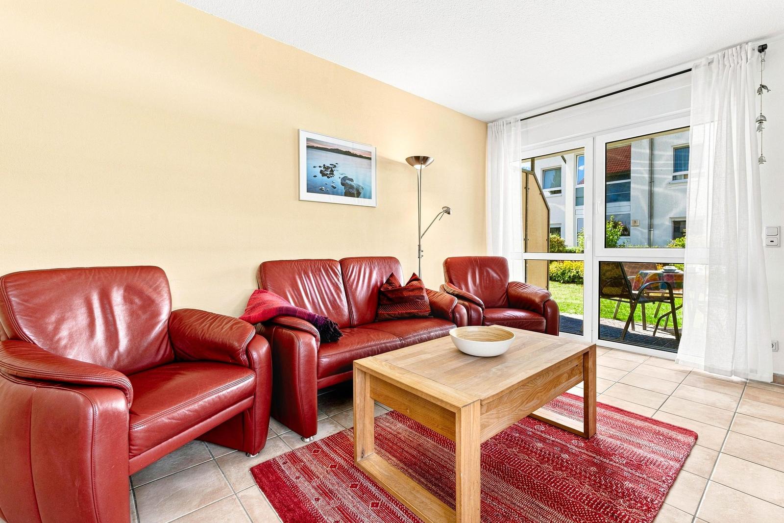 Wohnbereich mit Zugang zur Terrasse
