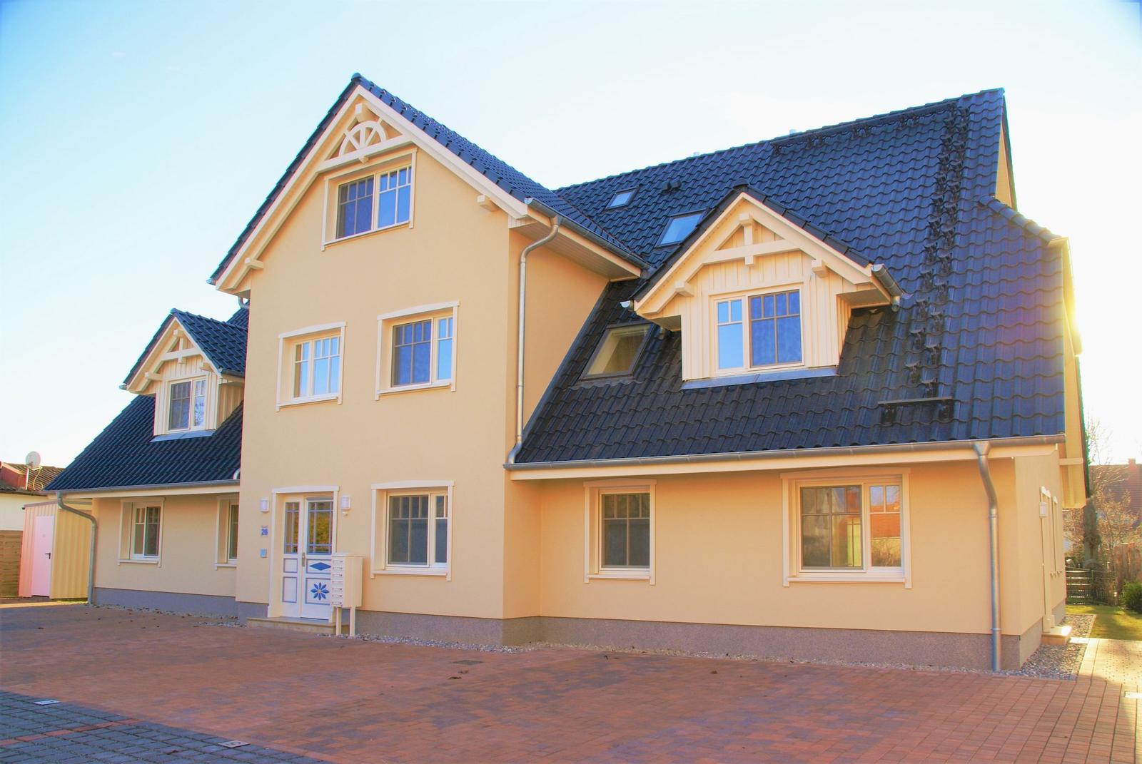 Dieses Grundrissbild zeigt die Räumlichkeiten einer Wohnung mit Küche, Essbereich, Schlafzimmer und Bad.