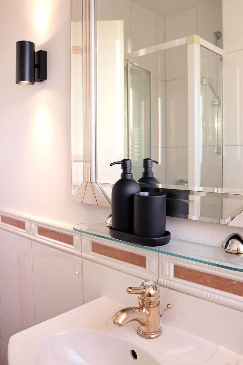 Bedezimmer mit Dusche im UG