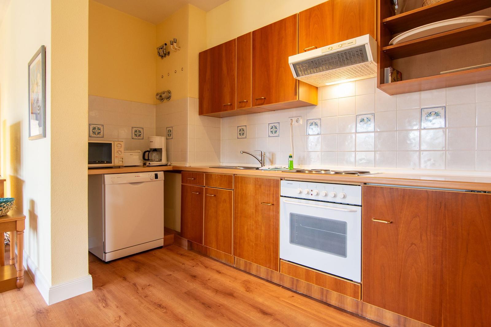 Wohnung mit Schlafzimmer, Wohnzimmer, Küche, Bad und Abstellraum auf 2. OG.