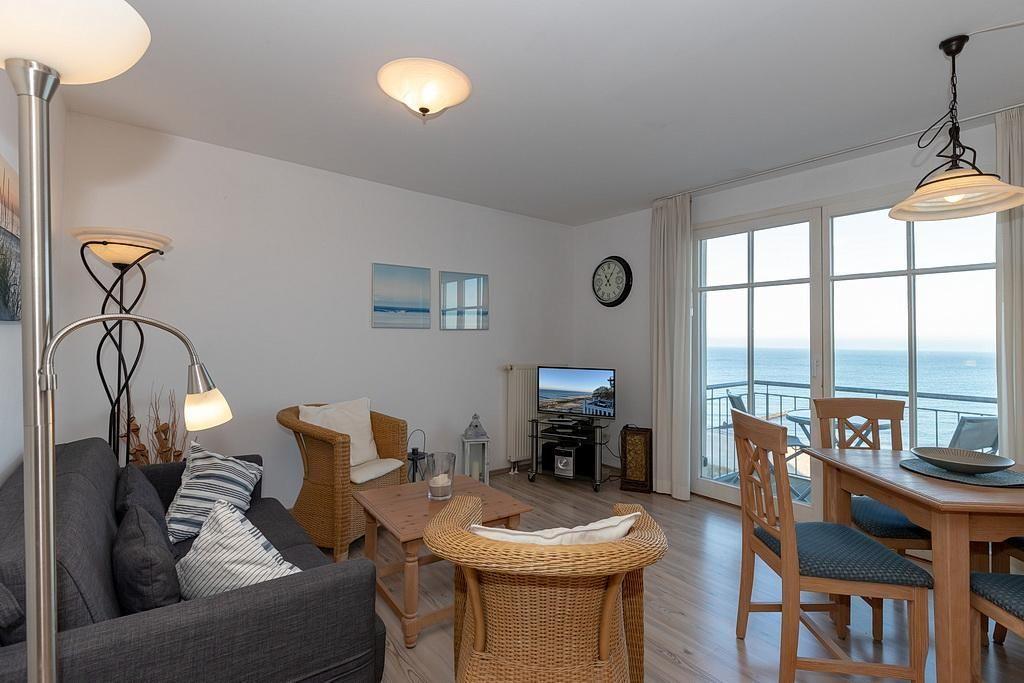 Wohnung mit Schlafzimmer, Bad, Wohnzimmer, Küche und Balkon.