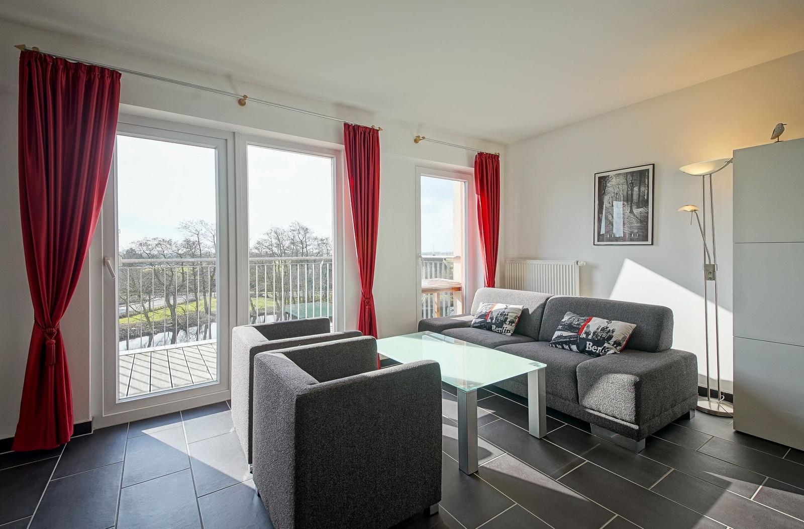 Wohnbereich mit Flatscreen-TV im sinf51-3-s, NordseeResort Friesland 51-3-S in Schillig