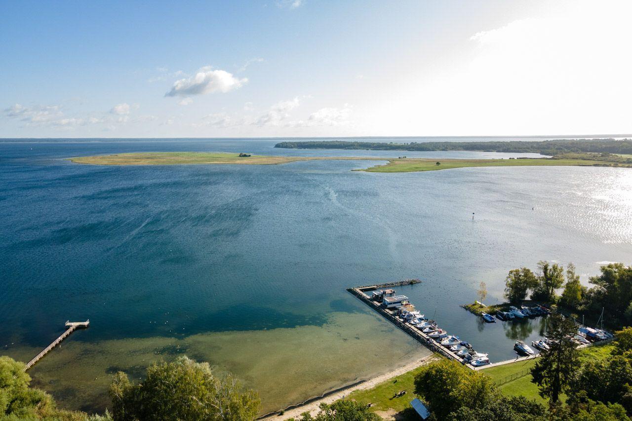 Karte zeigt Wohnplätze U15 bis U18 und Umgebung mit Hafen, Strandbad und Seniorenresidenz.