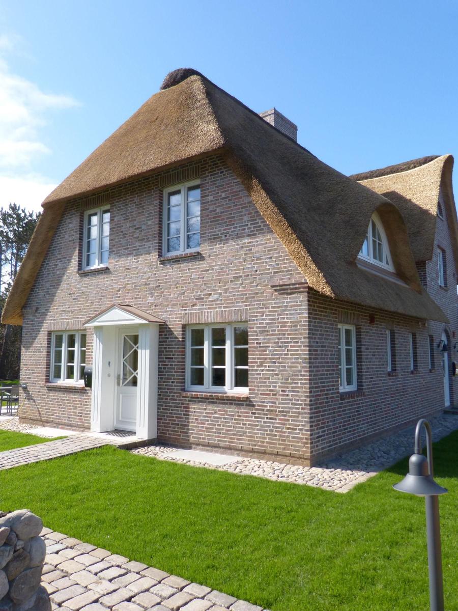 Ferienhaus Heidehüs mit Reetdach in Süddorf auf Amrum