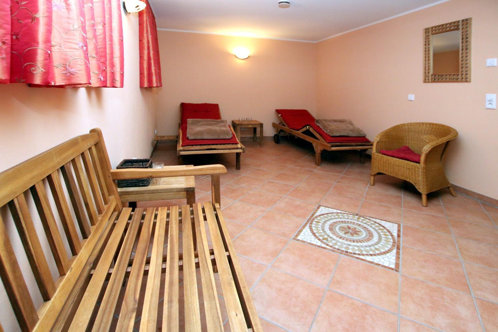 Souterrain-Plan mit Sauna, Wellnessbereich und Werkstatt.