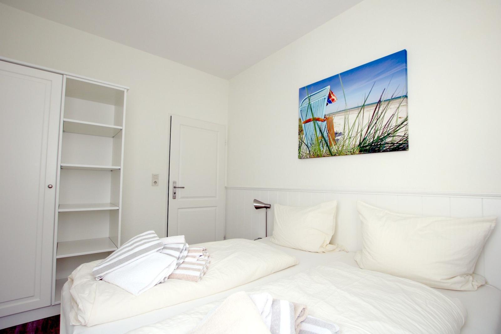 Dieses Grundrissbild zeigt eine Wohnung mit Küche, Essbereich, Schlafzimmer und Bad.
