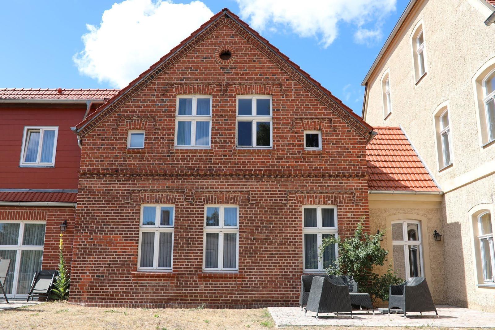 Wohnung mit Terrasse, Küche, Schlafzimmer und Bad