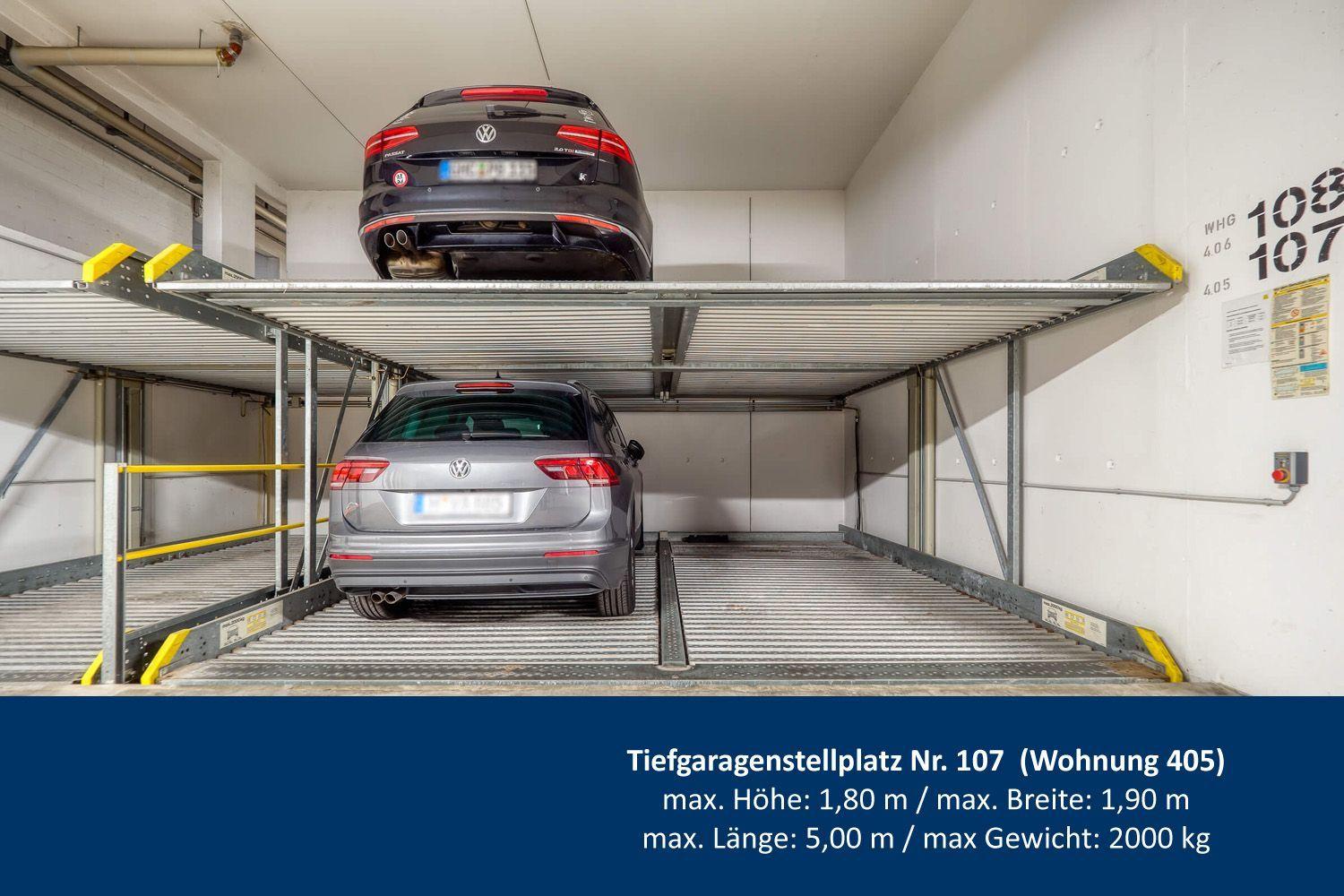 Tiefgarage mit zwei Fahrzeugen auf unterschiedlichen Ebenen. Platz 107 für Wohnung 405.
