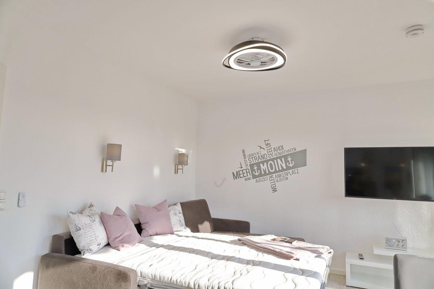 Wohnung mit Schlafzimmer, Küche, Bad und Essbereich. Modern eingerichtet.