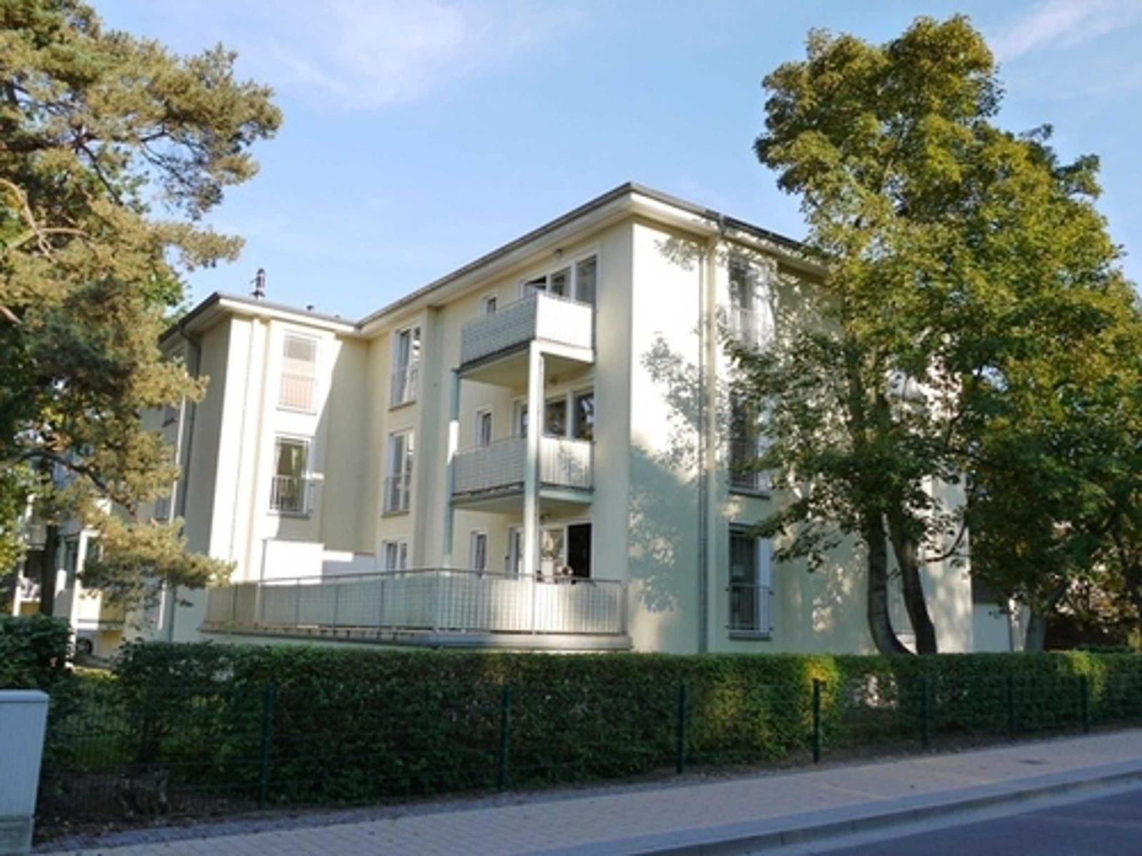 Kleines Apartment mit Küche, Bad und Schlafzimmer. Lage am Ostsee-Ufer.