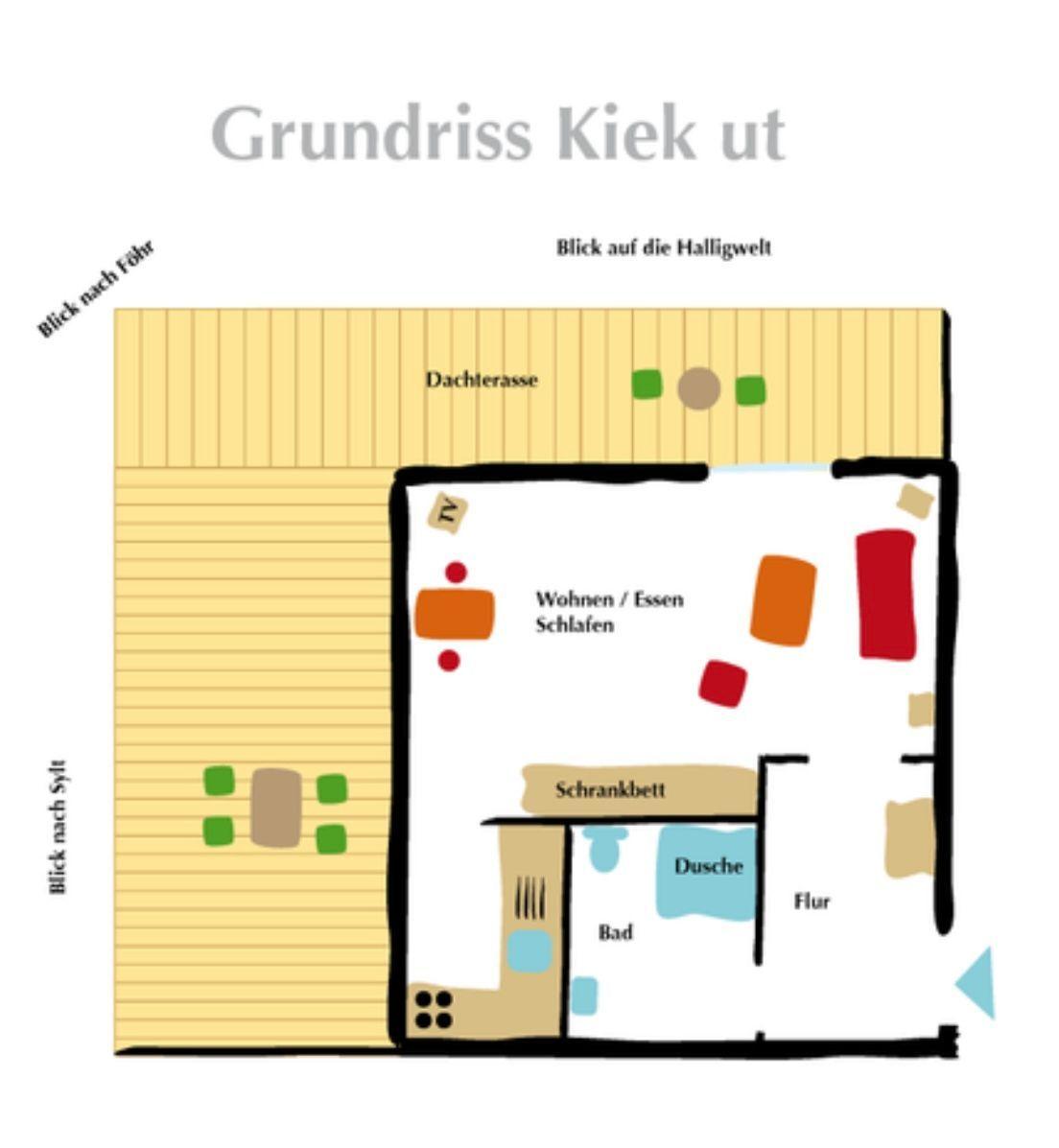 Wohnzimmer mit Sofa, Couchtisch und Balkon mit Sitzgelegenheiten.