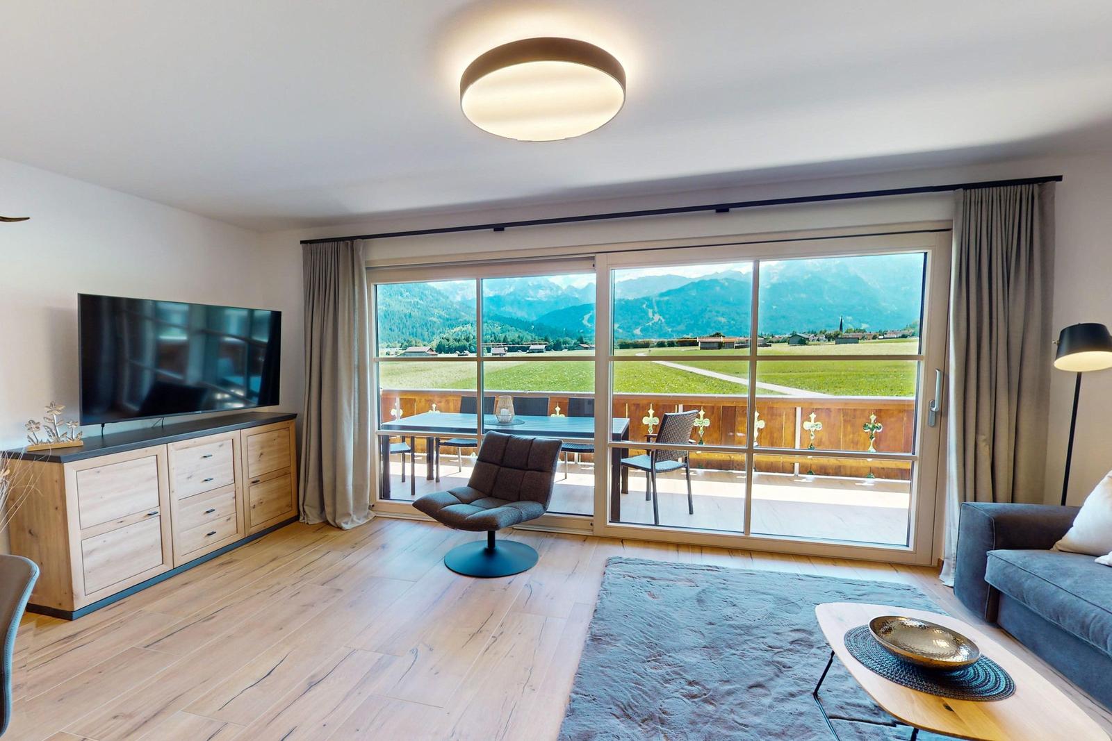 Badezimmer mit Waschmaschine, WC und Waschtisch