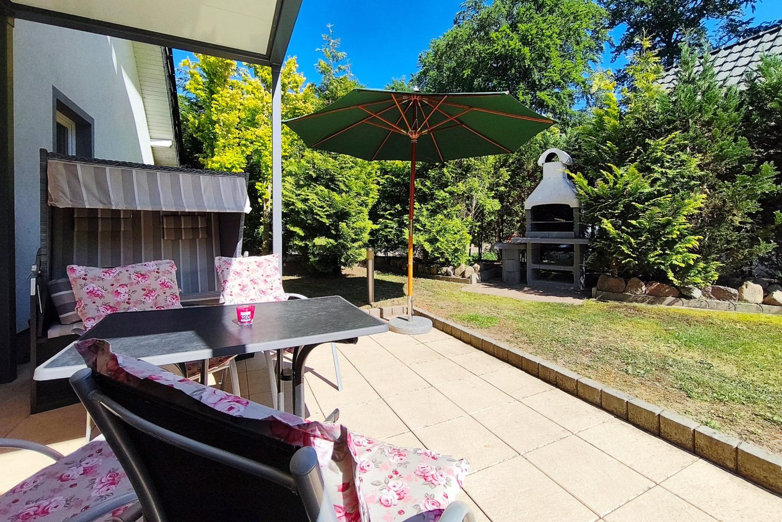 Weitläufige Gartenanlage mit viel Platz zum Entspannen in Koserow