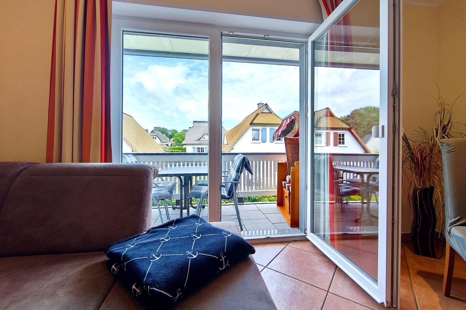 Schöner Weitblick vom Balkon über die gepflegte und ruhige Ferienanlage
