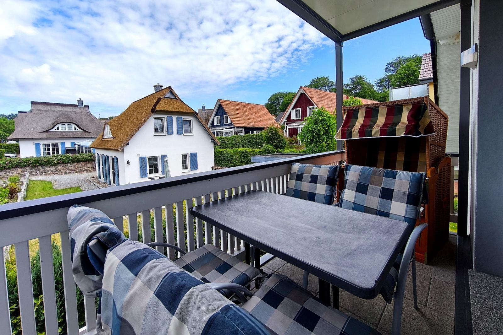 Blick aus dem Fenster auf die idyllische Nachbarschaft im Ostseebad Koserow