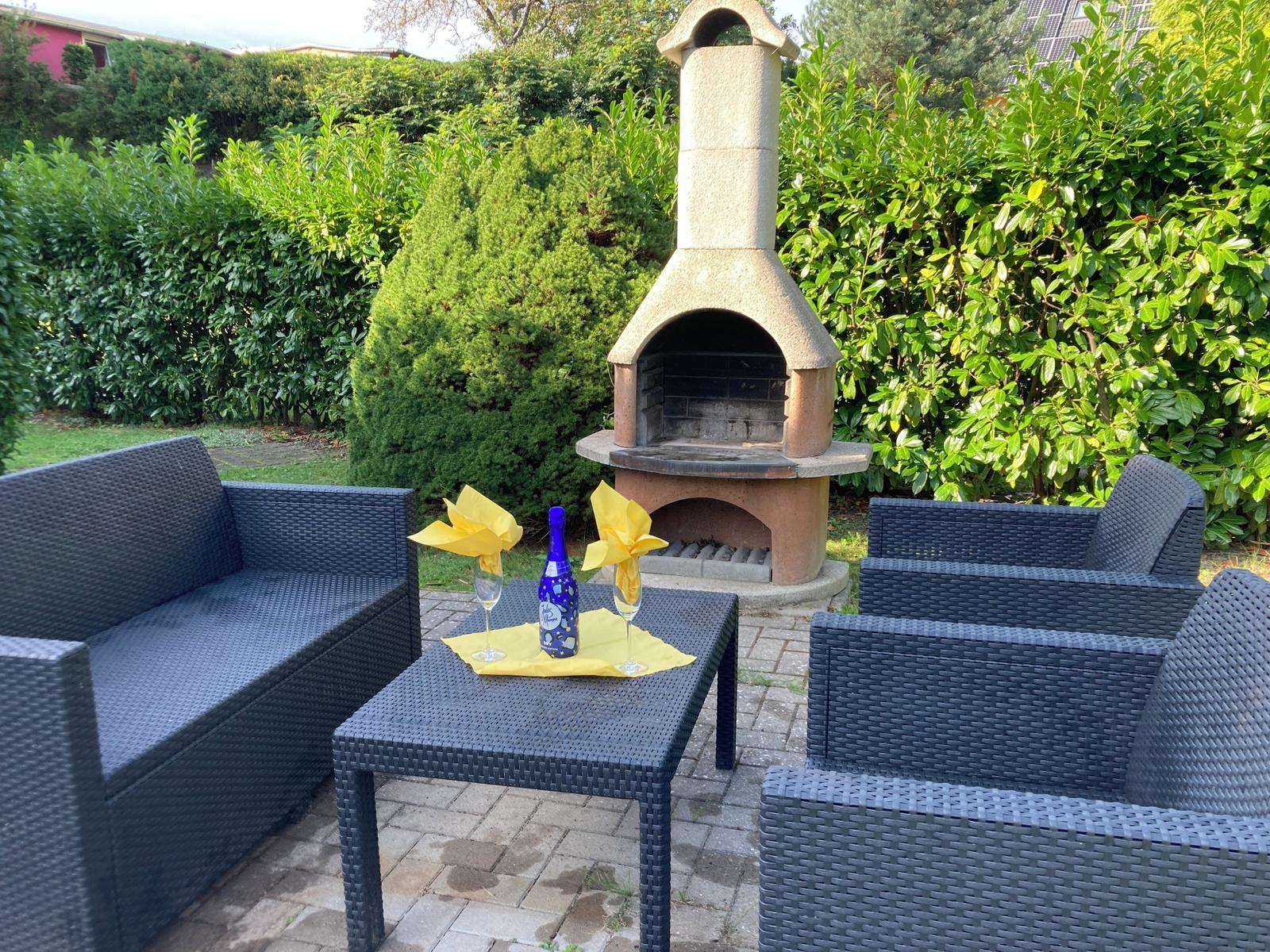 Der Grillplatz mit den Lounge Möbeln