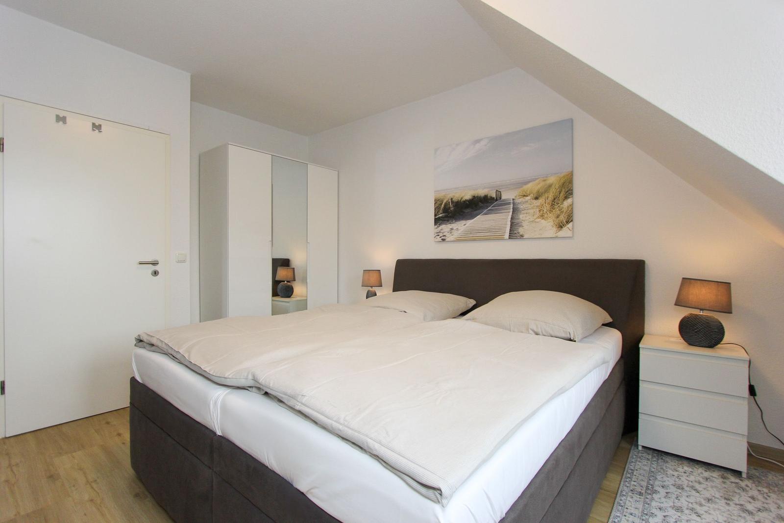 Schlafzimmer 1