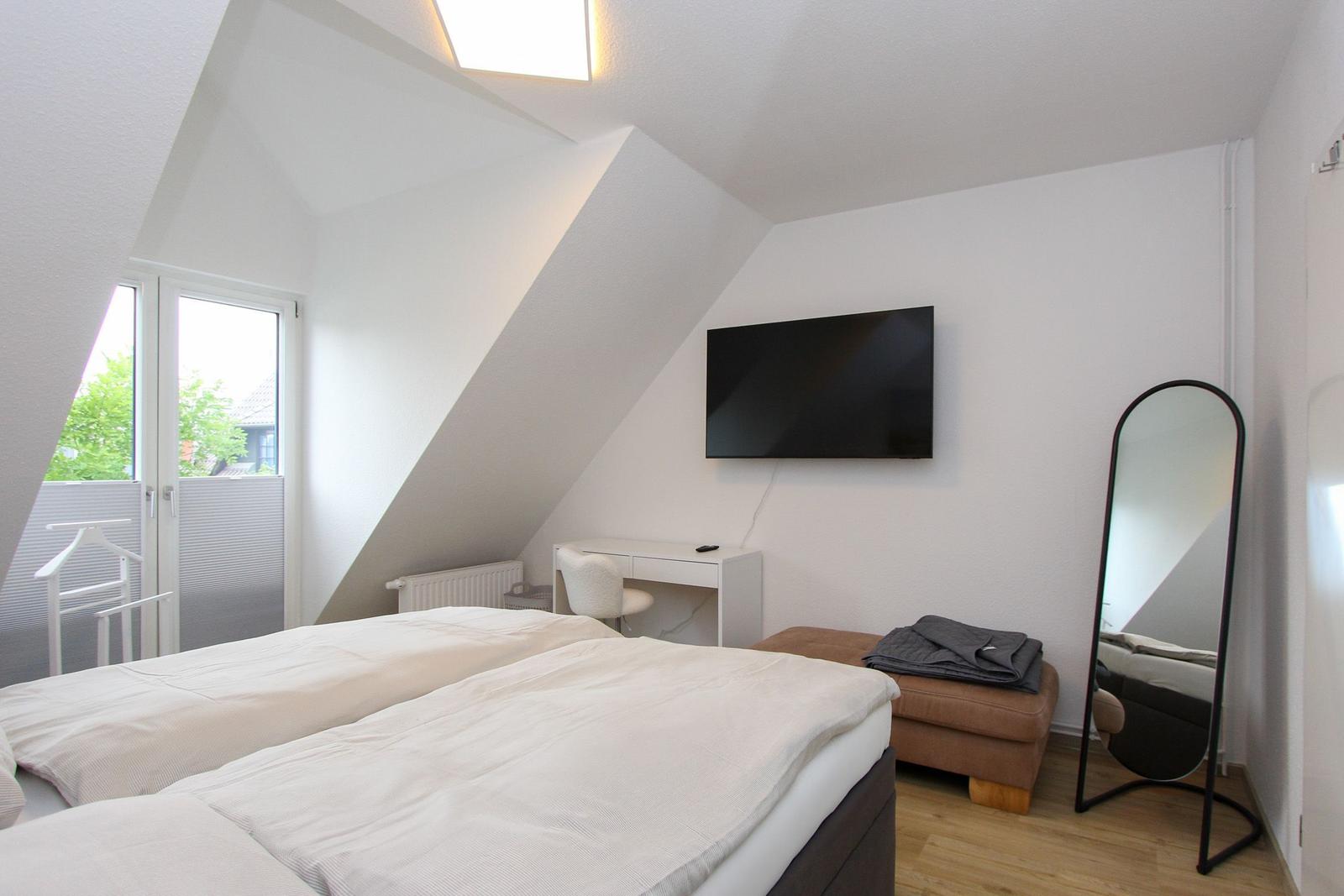 Schlafzimmer 1